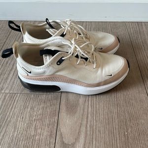 Nike Women’s Air Max Dia Pale Ivory/Black-Bio Beige size 6.5.